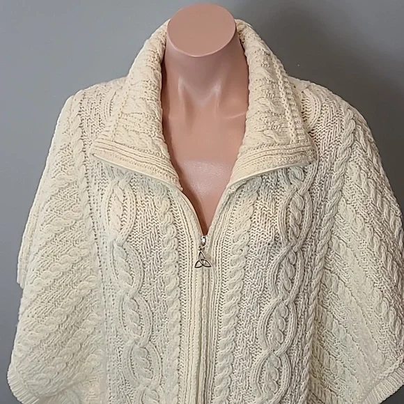 Aran Crafts Sweater Fisherman Cape Poncho Merino Wool Irish Cream Old Money - Picture 2 of 11